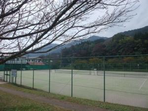 松田町寄テニスコートの風景写真その1