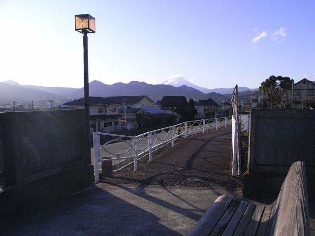 富士山を眺めるベンチ